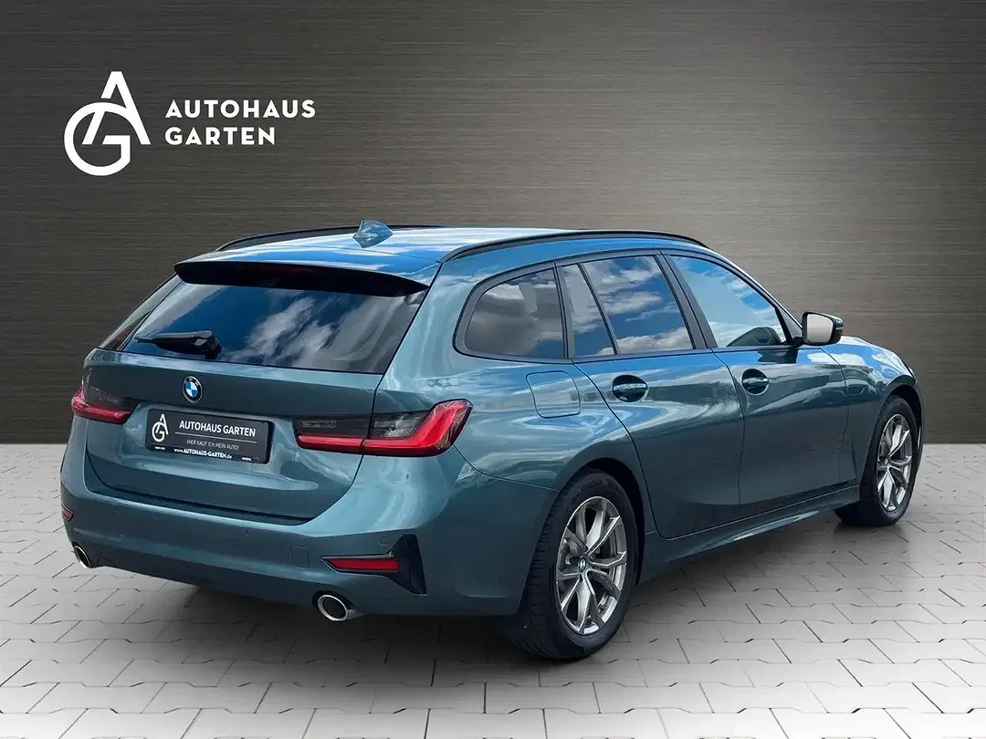 BMW 330 xDrive Advantage - Thumbnail 3