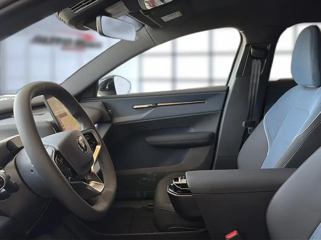 Volvo EX30 Plus - Thumbnail 11