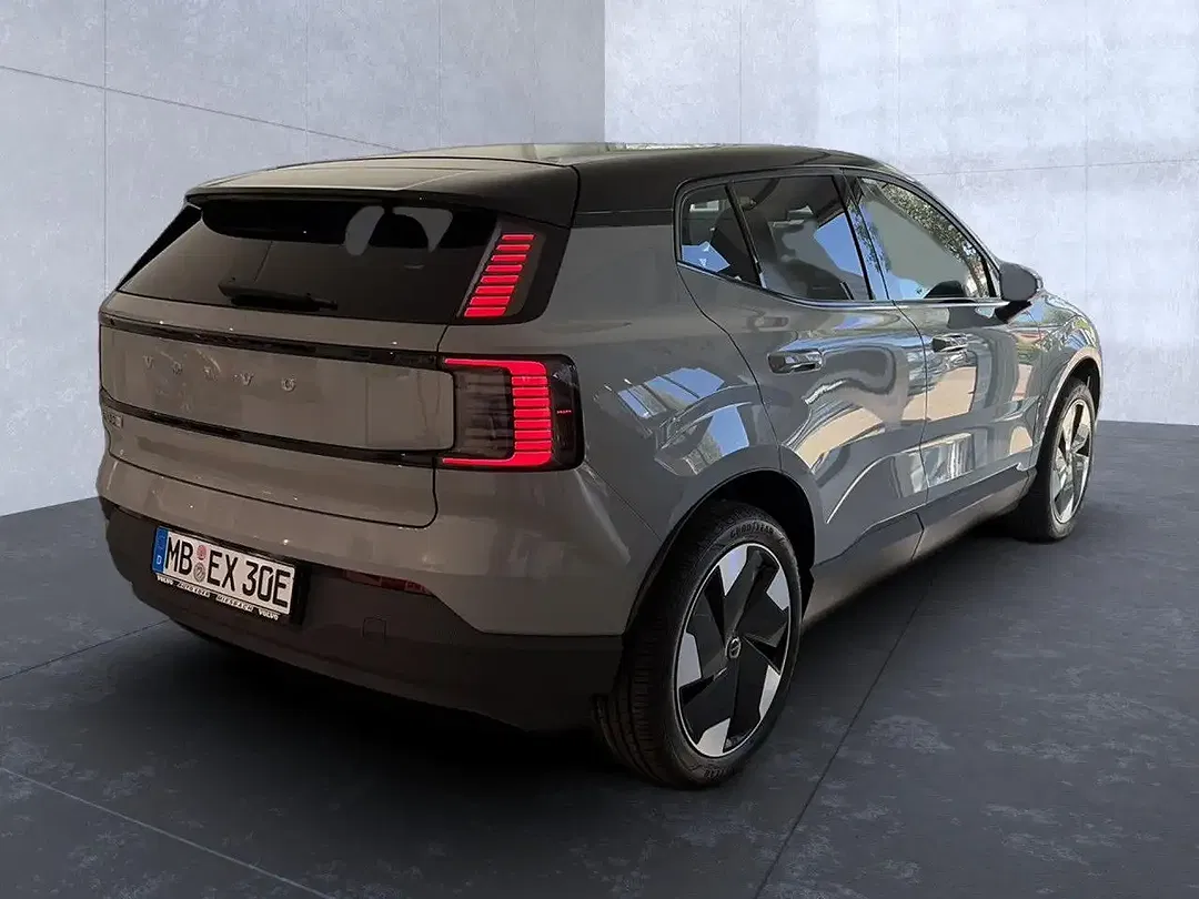 Volvo EX30 Plus - Thumbnail 3