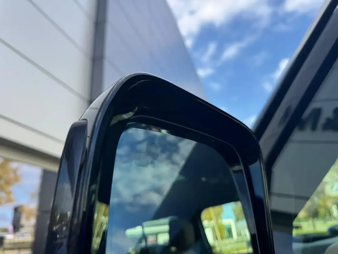 Land Rover Defender P300e 4x4 110 X-Dynamic HSE - Thumbnail 12