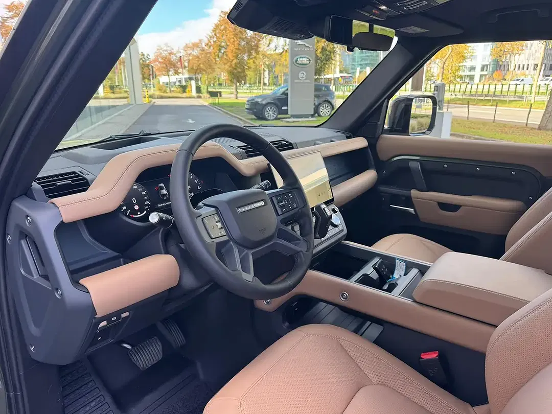 Land Rover Defender P300e 4x4 110 X-Dynamic HSE - Thumbnail 6