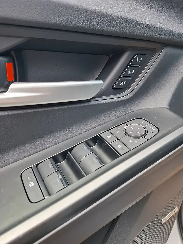Subaru Uncharted AWD Platinum - Thumbnail 4