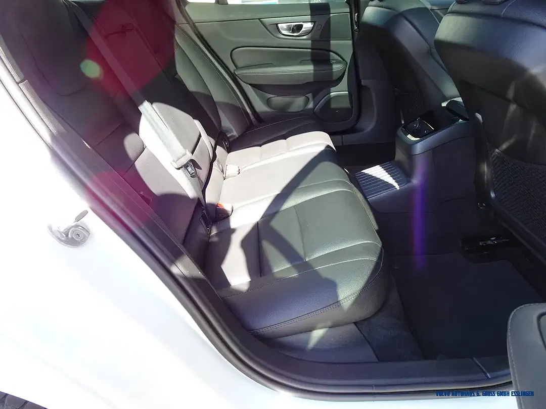 Volvo V60 T8 AWD Recharge Ultimate Dark - Thumbnail 12