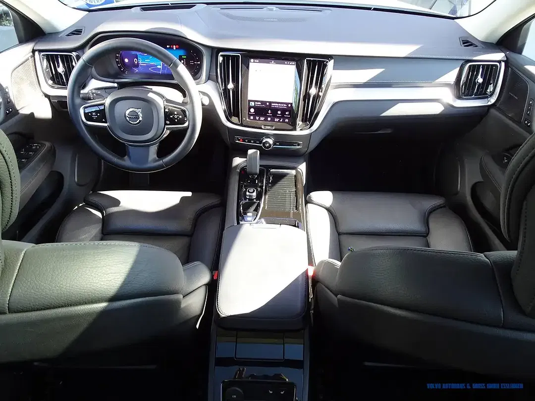 Volvo V60 T8 AWD Recharge Ultimate Dark - Thumbnail 13