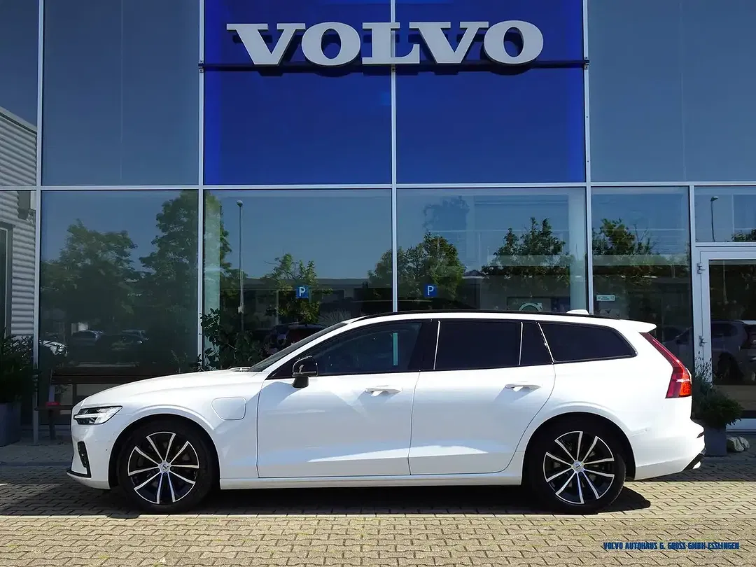Volvo V60 T8 AWD Recharge Ultimate Dark - Thumbnail 4
