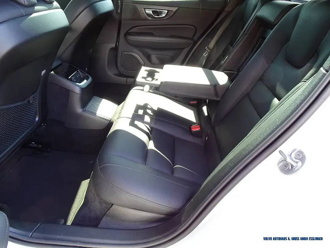 Volvo V60 T8 AWD Recharge Ultimate Dark - Thumbnail 9
