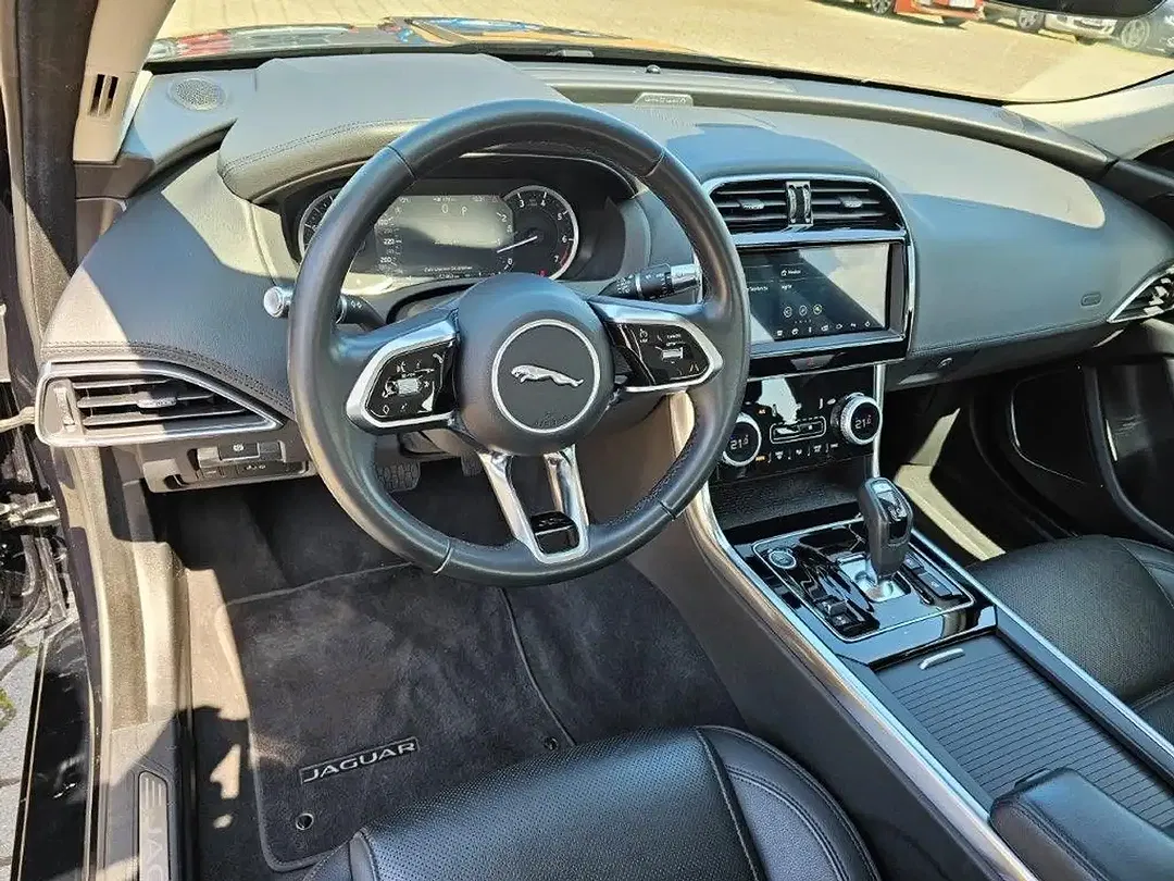 Jaguar XE P250 AUT S - Thumbnail 9