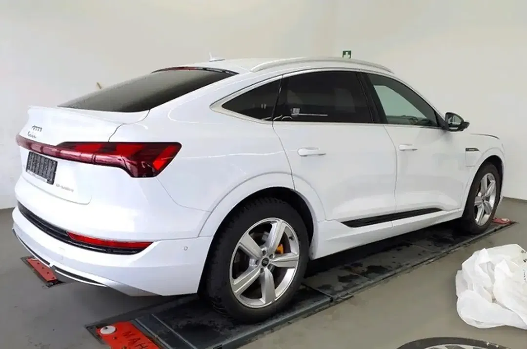 Audi e-tron 55 quattro Sportback S line - Thumbnail 3