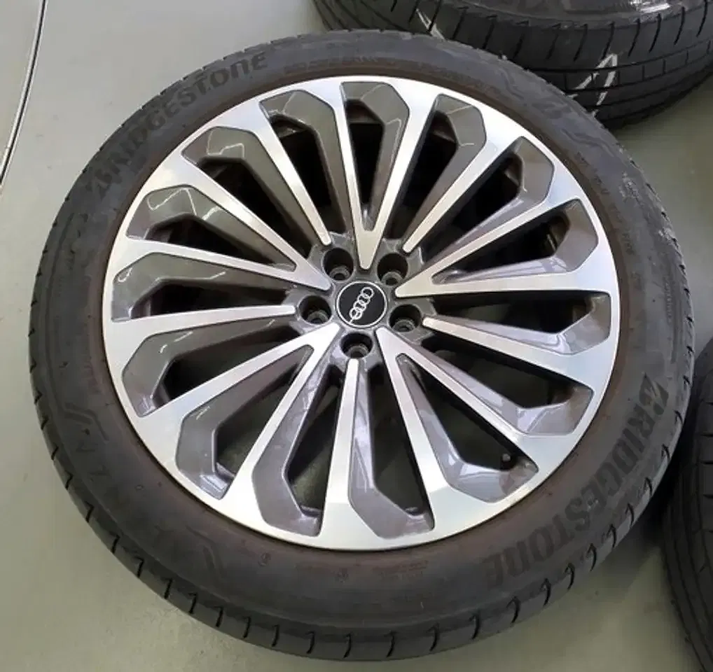 Audi e-tron 55 quattro Sportback S line - Thumbnail 4