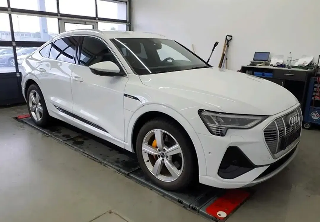 Audi e-tron 55 quattro Sportback S line - Thumbnail 8