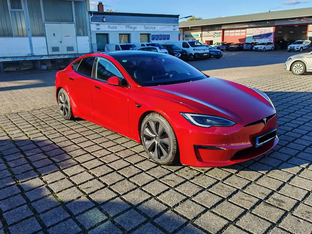 Tesla Model S - foto 1