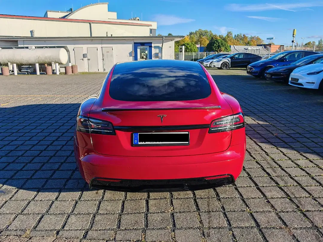 Tesla Model S - Thumbnail 13