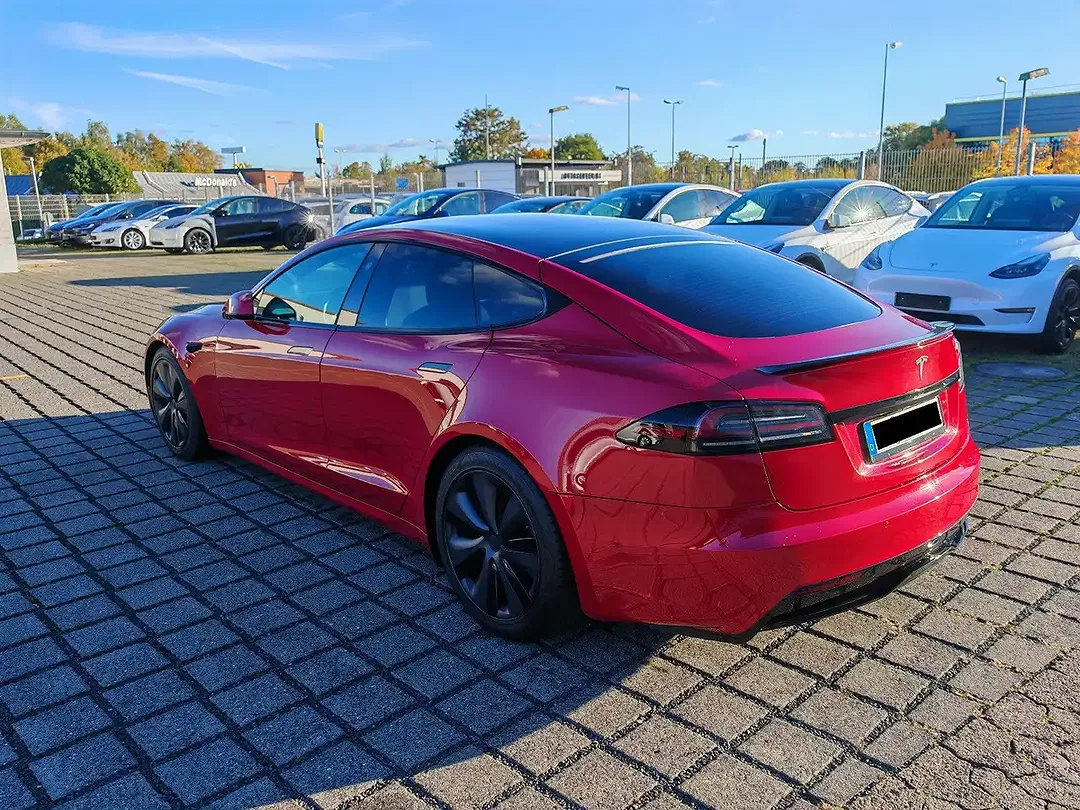 Tesla Model S - Thumbnail 14