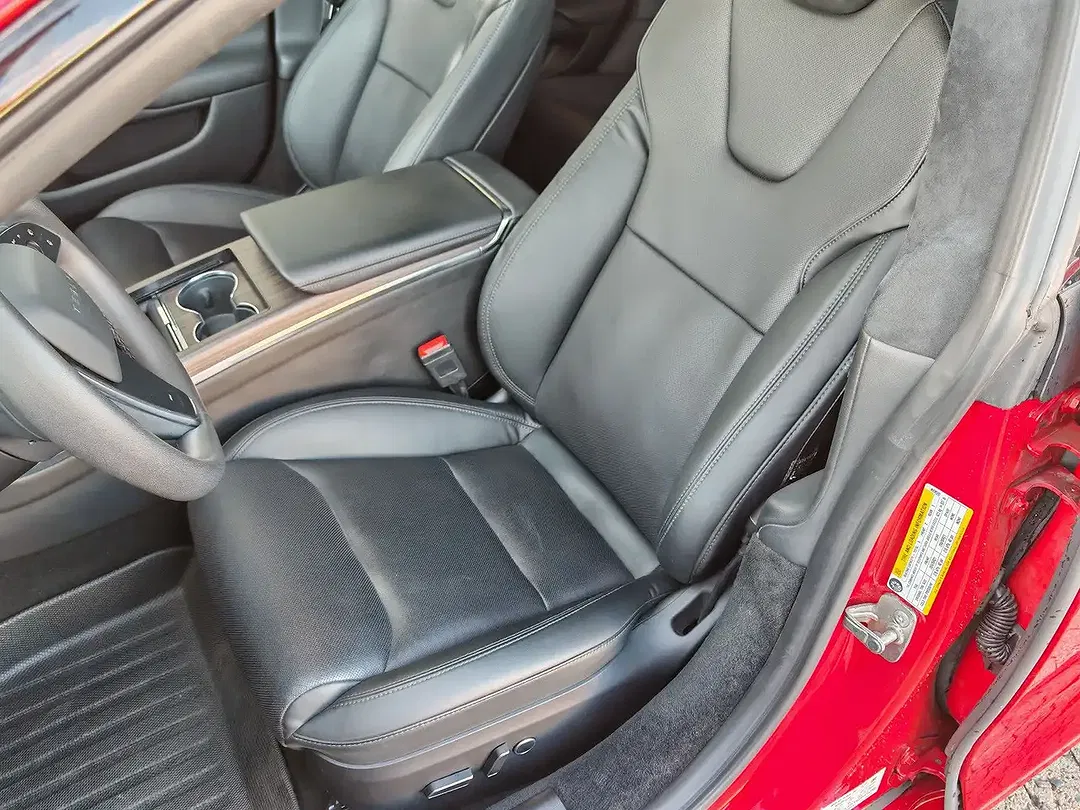 Tesla Model S - Thumbnail 5