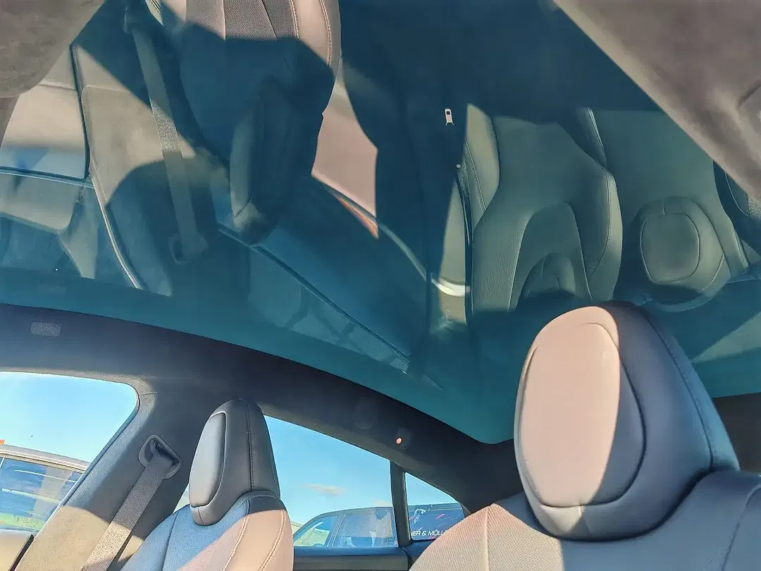 Tesla Model S - Thumbnail 8