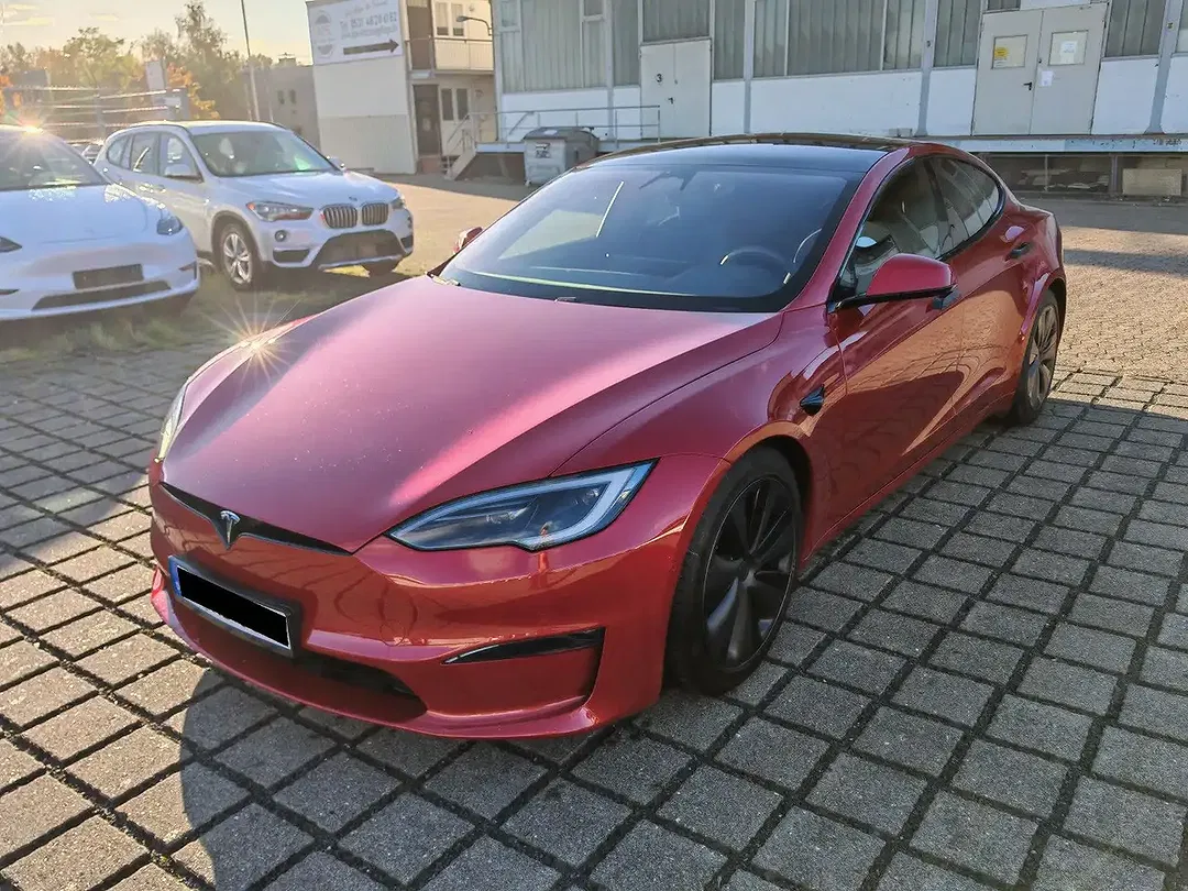 Tesla Model S - Thumbnail 9