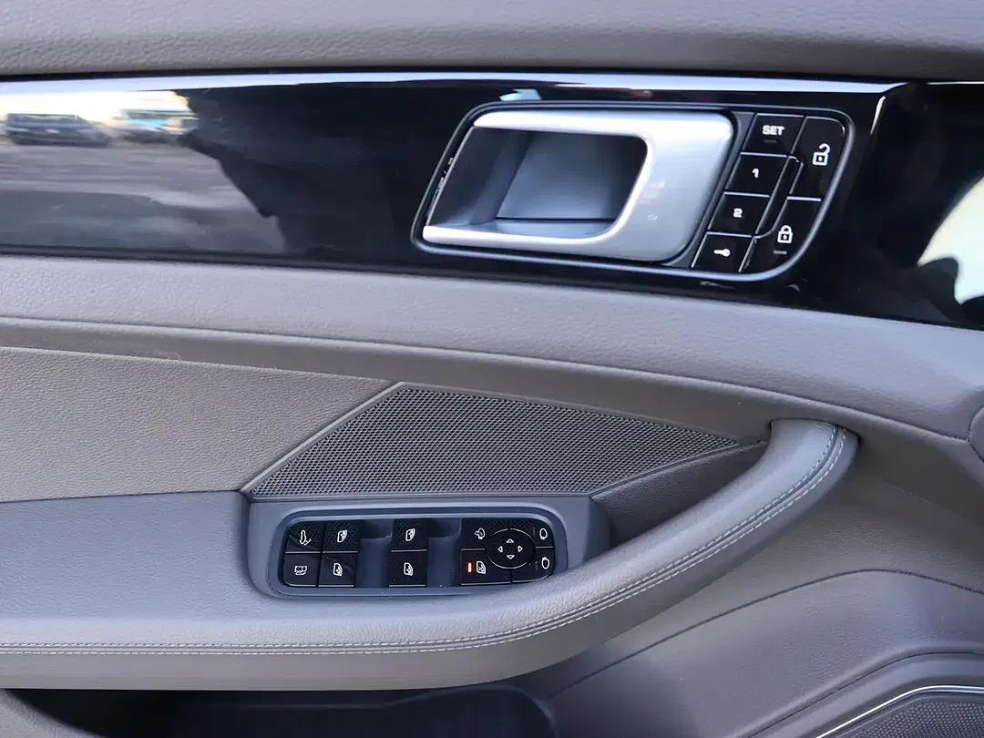 Porsche Panamera E-Hybrid 4 - Thumbnail 13