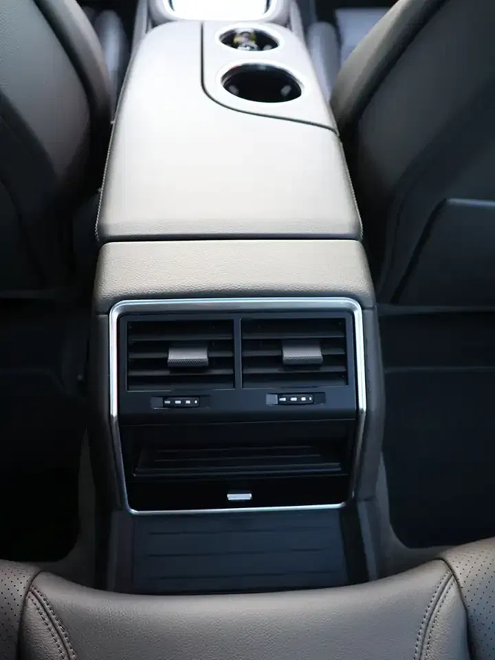 Porsche Panamera E-Hybrid 4 - Thumbnail 14