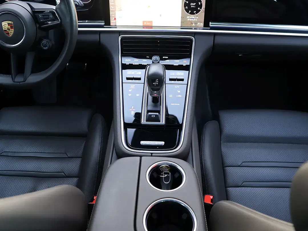 Porsche Panamera E-Hybrid 4 - foto 15