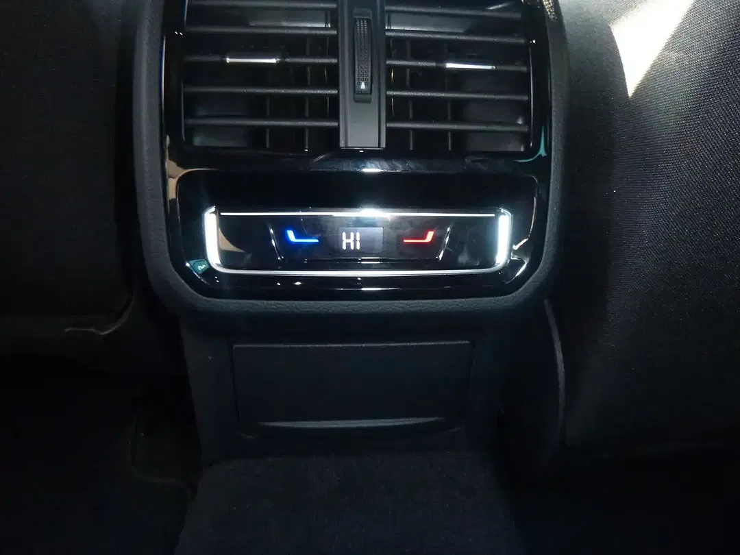 Volkswagen Passat Variant 2.0 TDI - Thumbnail 13