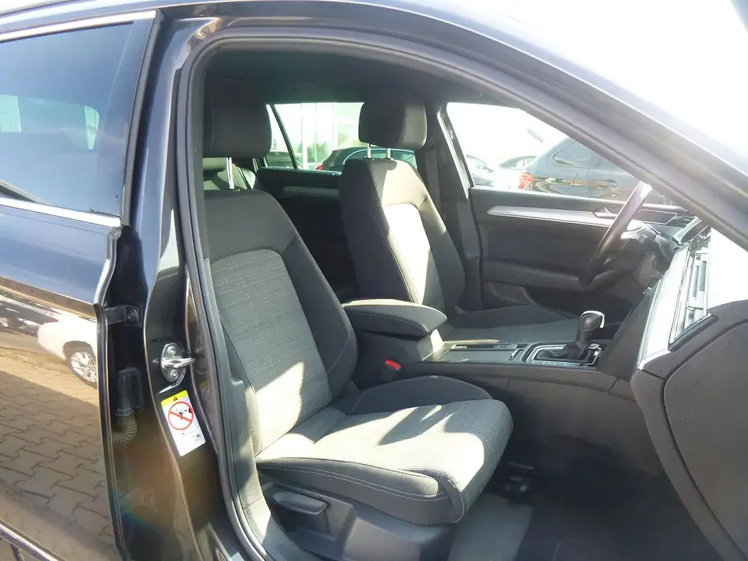 Volkswagen Passat Variant 2.0 TDI - Thumbnail 14