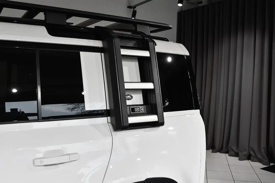 Land Rover Defender 110 HSE - Thumbnail 11
