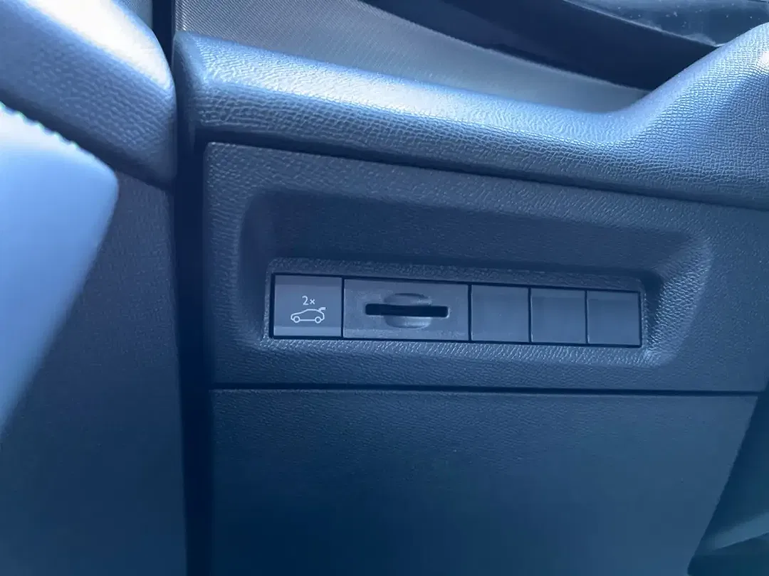Peugeot 308 136 Hybrid GT SW - Thumbnail 10