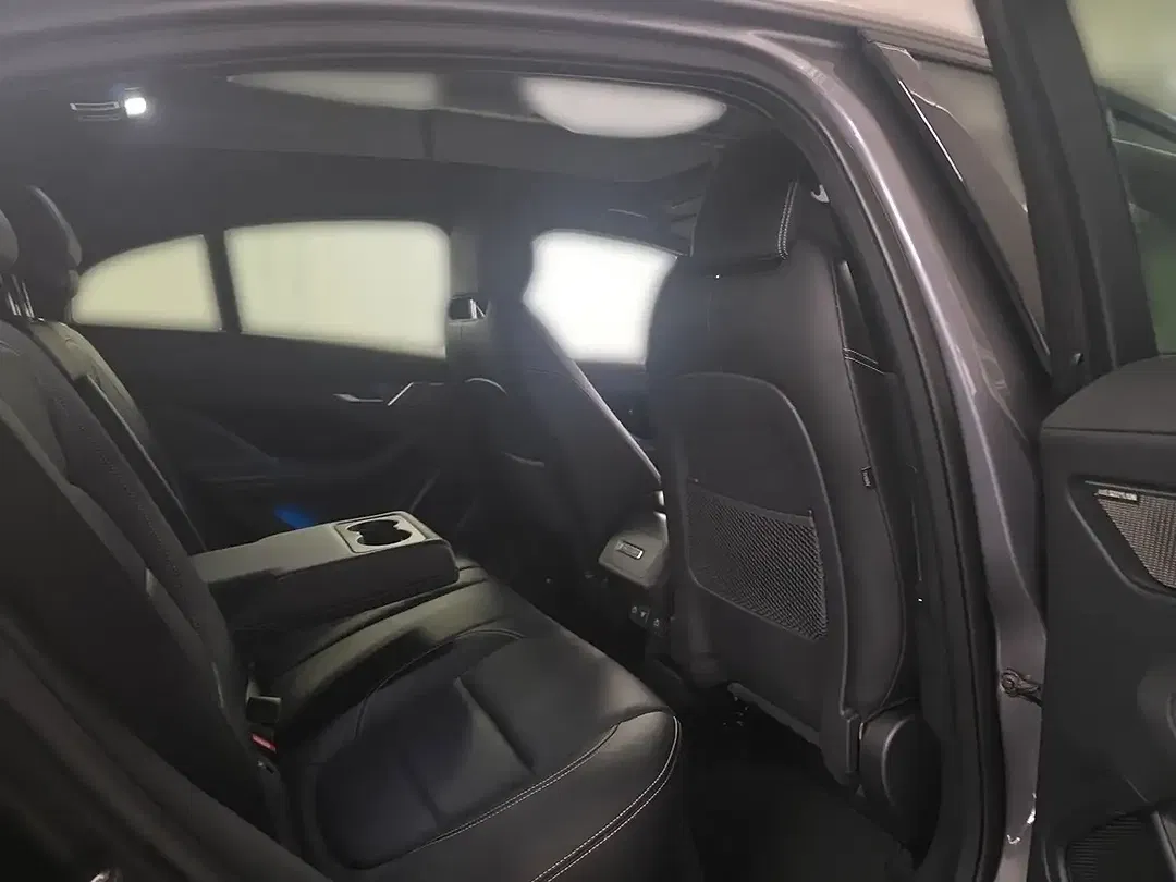 Jaguar I-Pace - Thumbnail 11