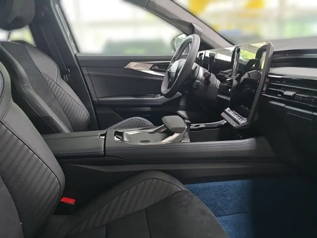 Renault Rafale E-Tech PHEV Hybrid 4x4 - foto 13