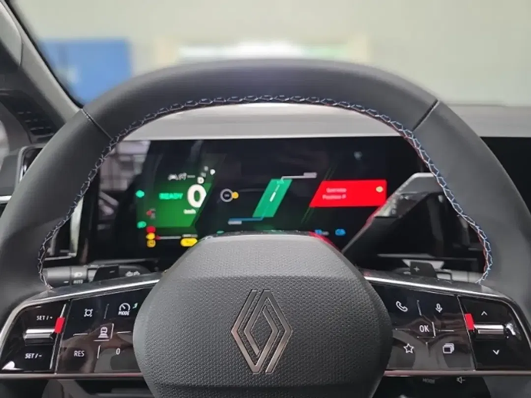 Renault Rafale E-Tech PHEV Hybrid 4x4 - Thumbnail 7
