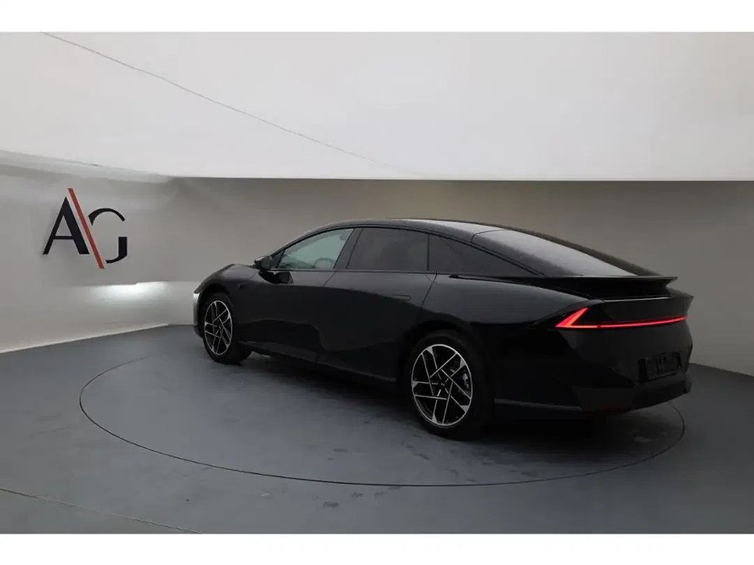 Xpeng P7 RWD Long Range - Thumbnail 4