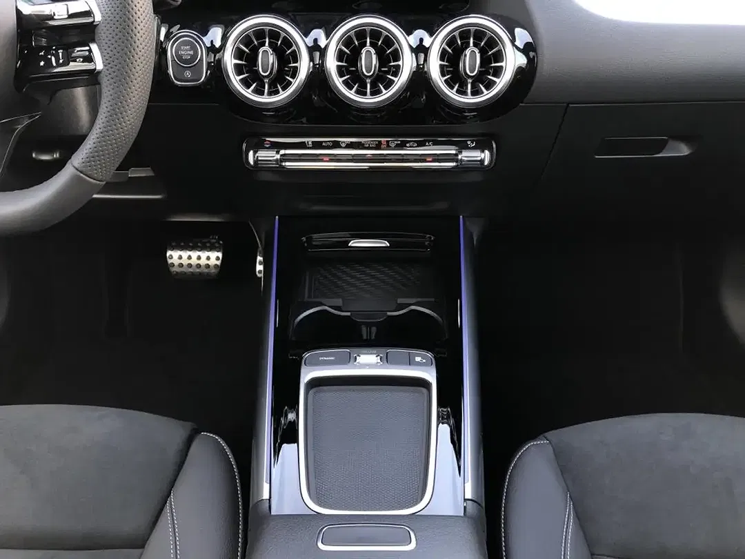 Mercedes-Benz GLA 200 AMG MBUX Night - foto 14