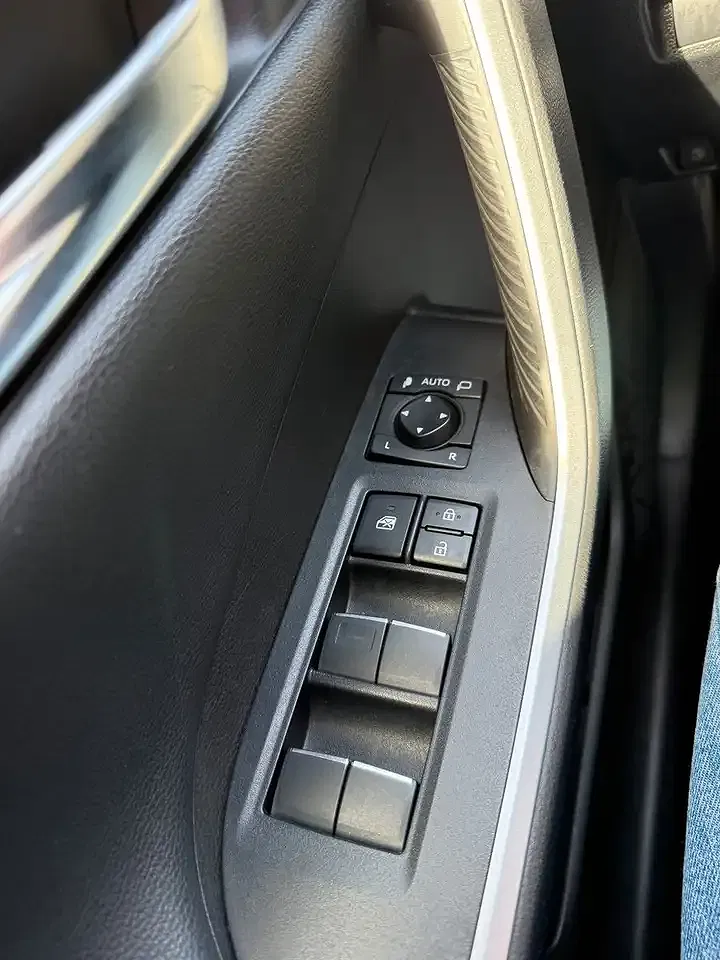 Toyota RAV 4 Hybrid Business Edition - foto 15