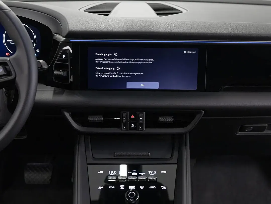 Porsche Macan 4 - Thumbnail 10