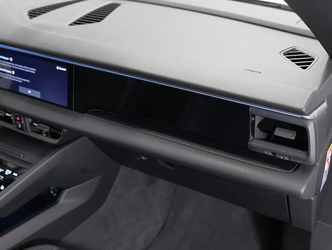 Porsche Macan 4 - Thumbnail 13