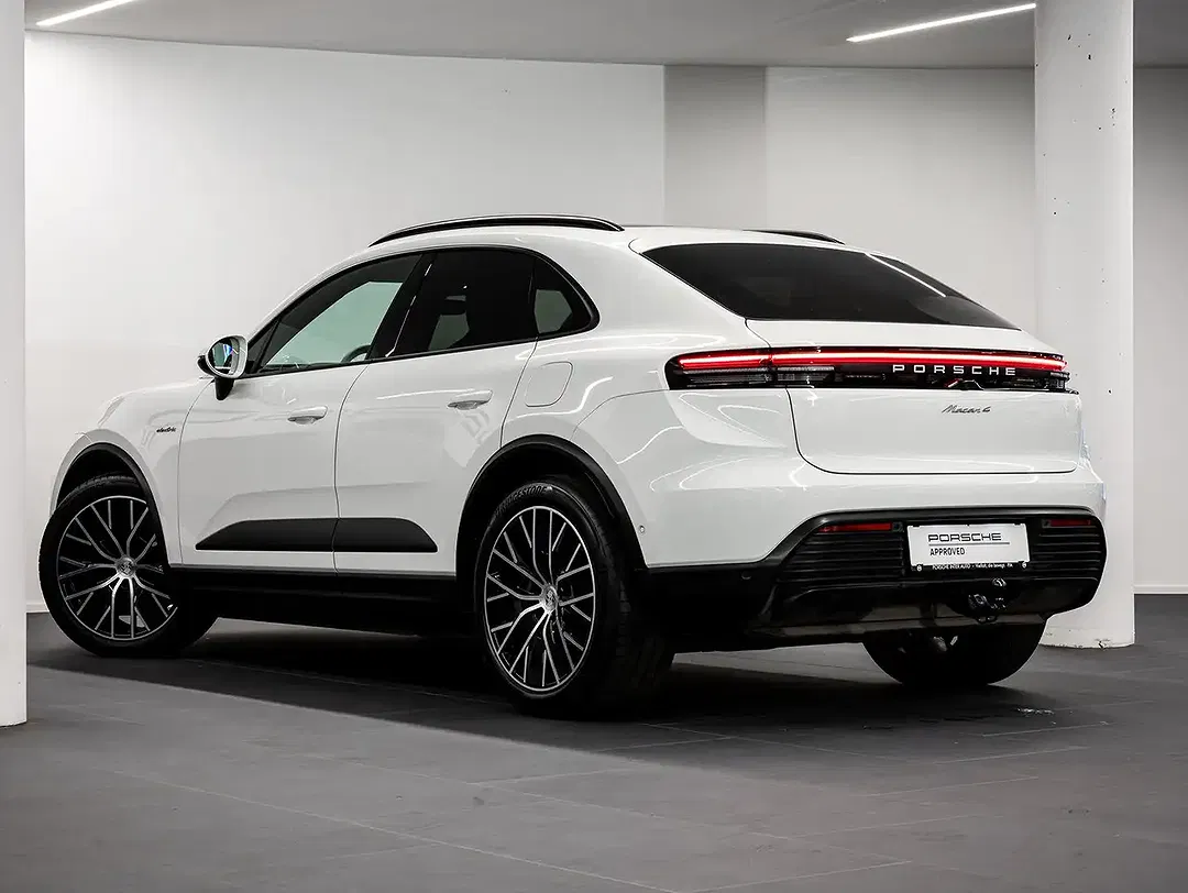 Porsche Macan 4 - Thumbnail 4