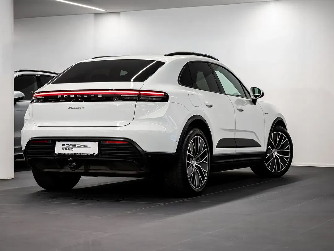 Porsche Macan 4 - Thumbnail 6