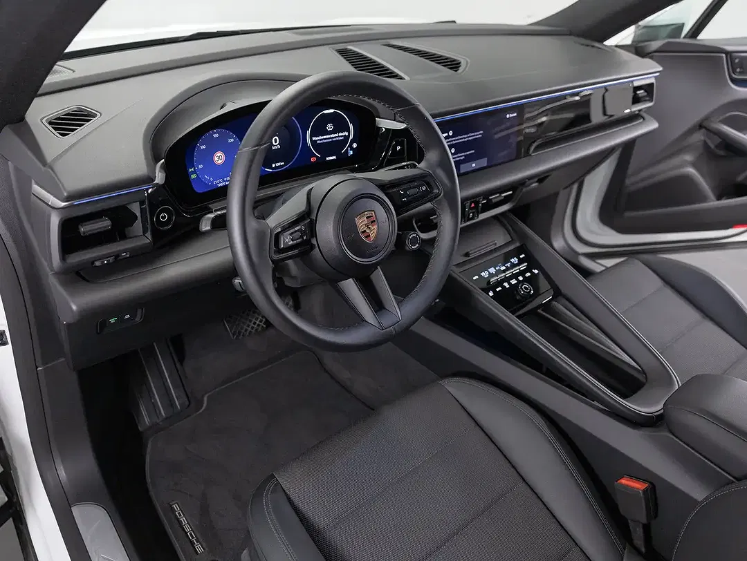 Porsche Macan 4 - Thumbnail 7