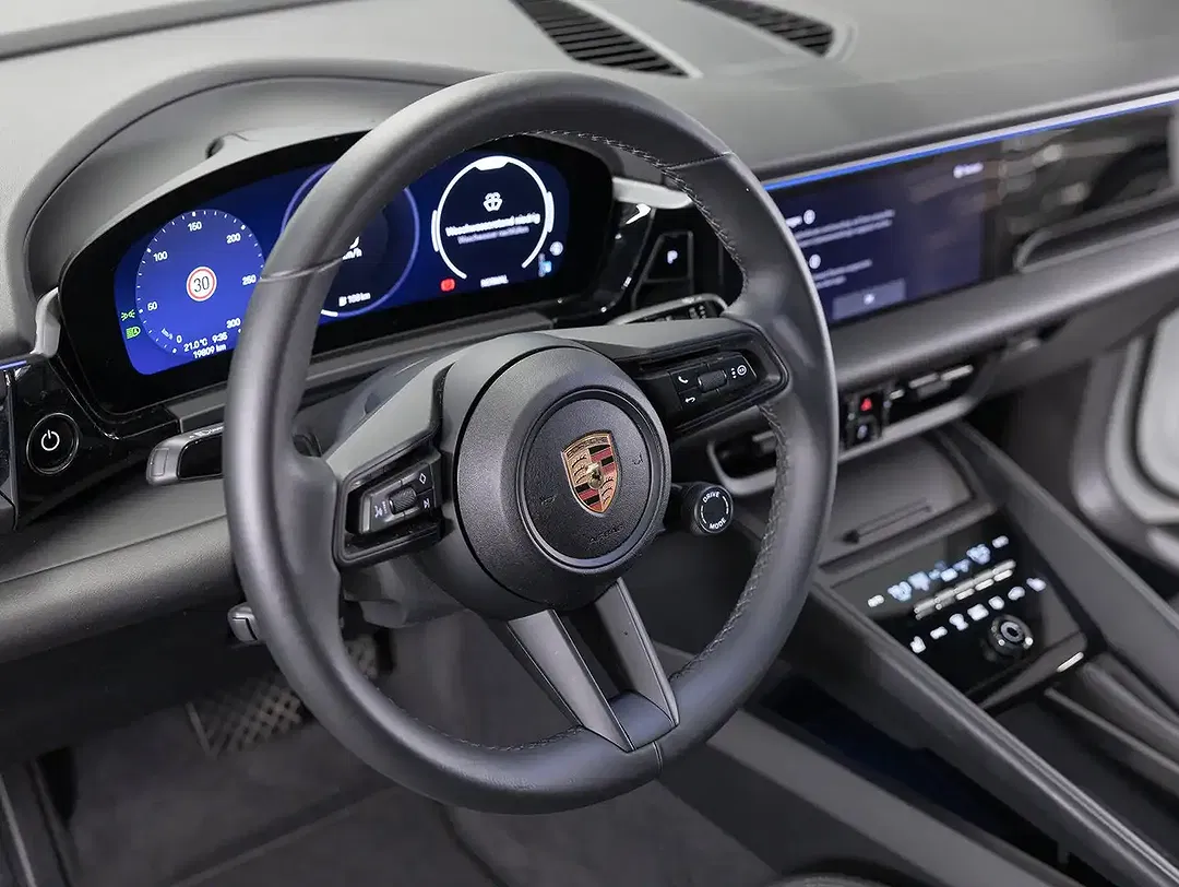 Porsche Macan 4 - Thumbnail 8