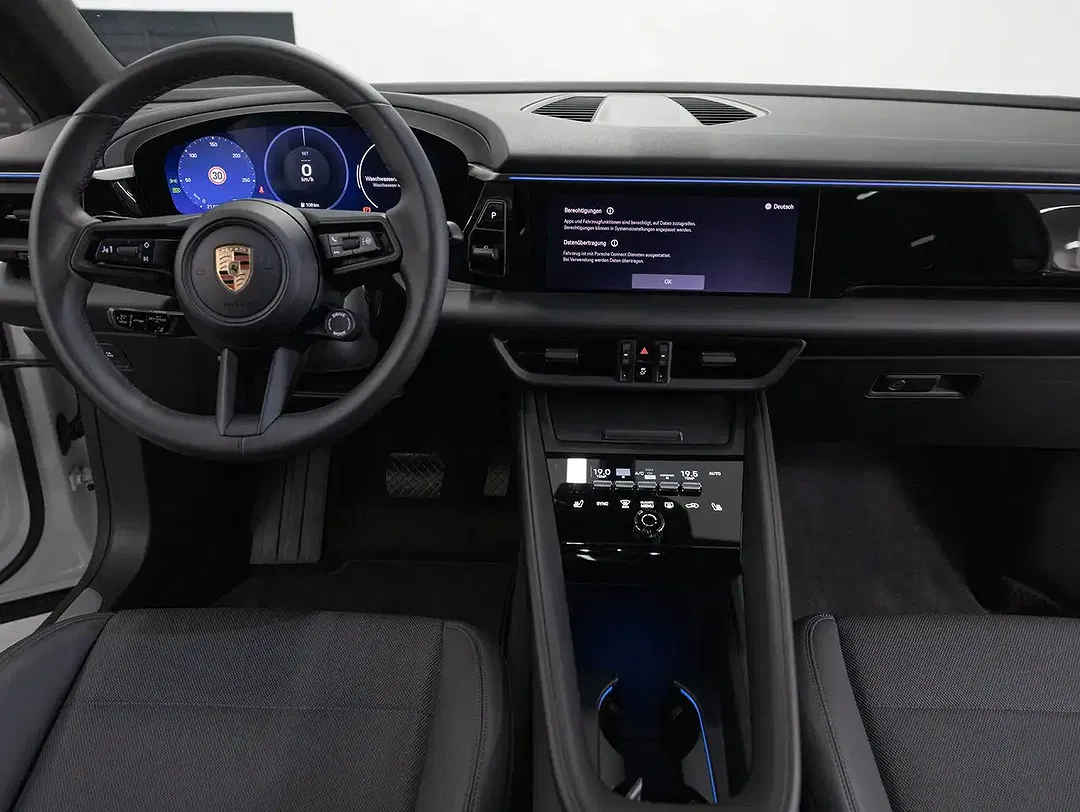 Porsche Macan 4 - Thumbnail 9