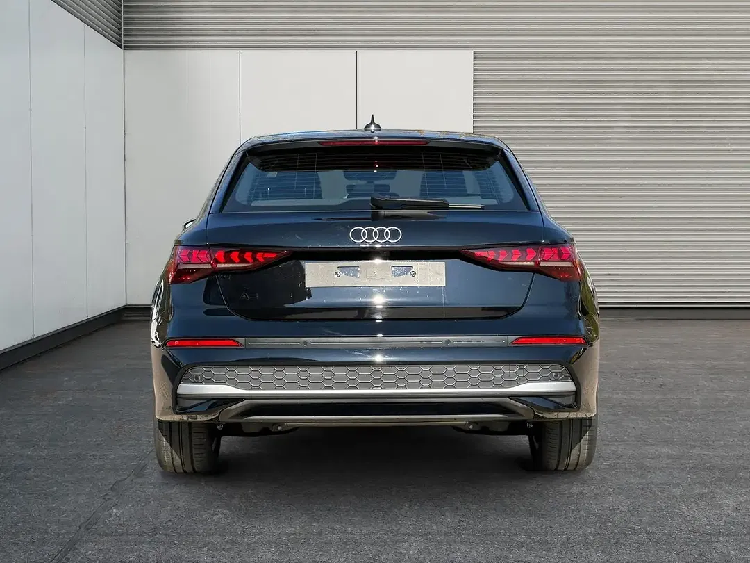 Audi A3 Sportback Base - Thumbnail 2
