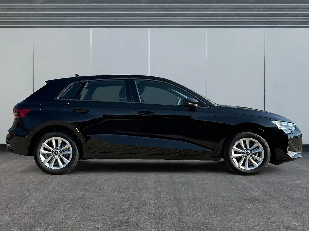 Audi A3 Sportback Base - Thumbnail 3