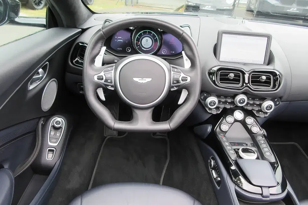 Aston Martin Vantage V8 Roadster - Thumbnail 10