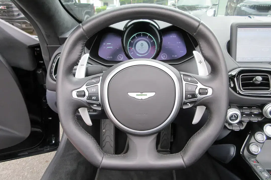 Aston Martin Vantage V8 Roadster - Thumbnail 11