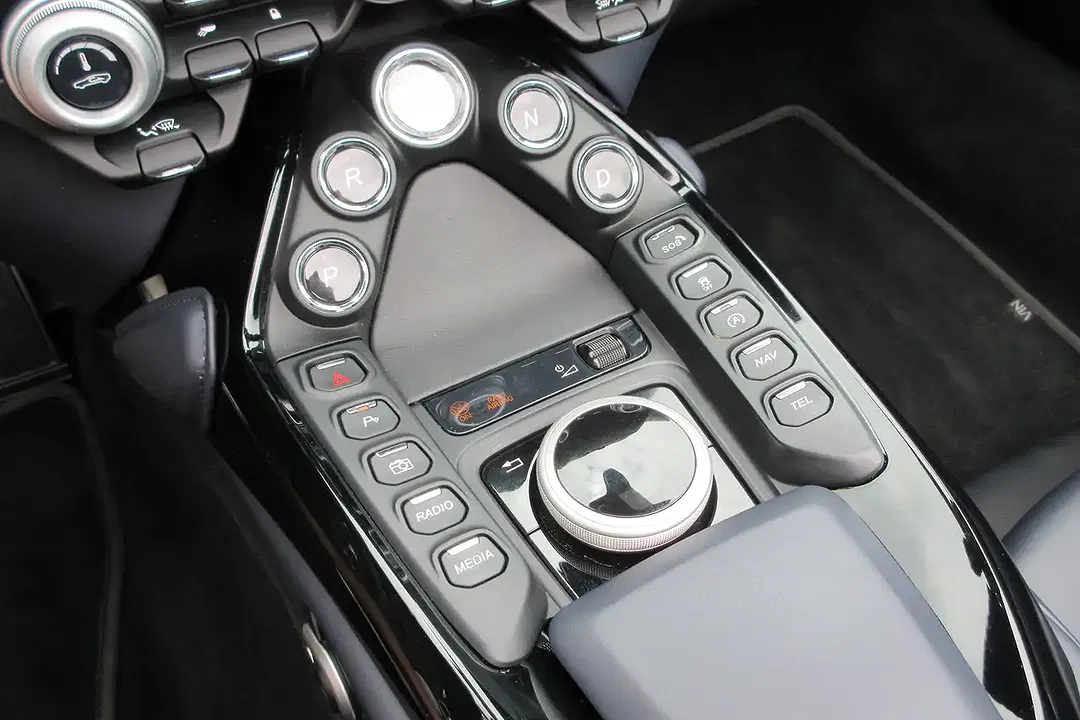 Aston Martin Vantage V8 Roadster - foto 15