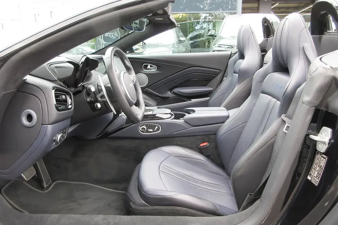 Aston Martin Vantage V8 Roadster - Thumbnail 8