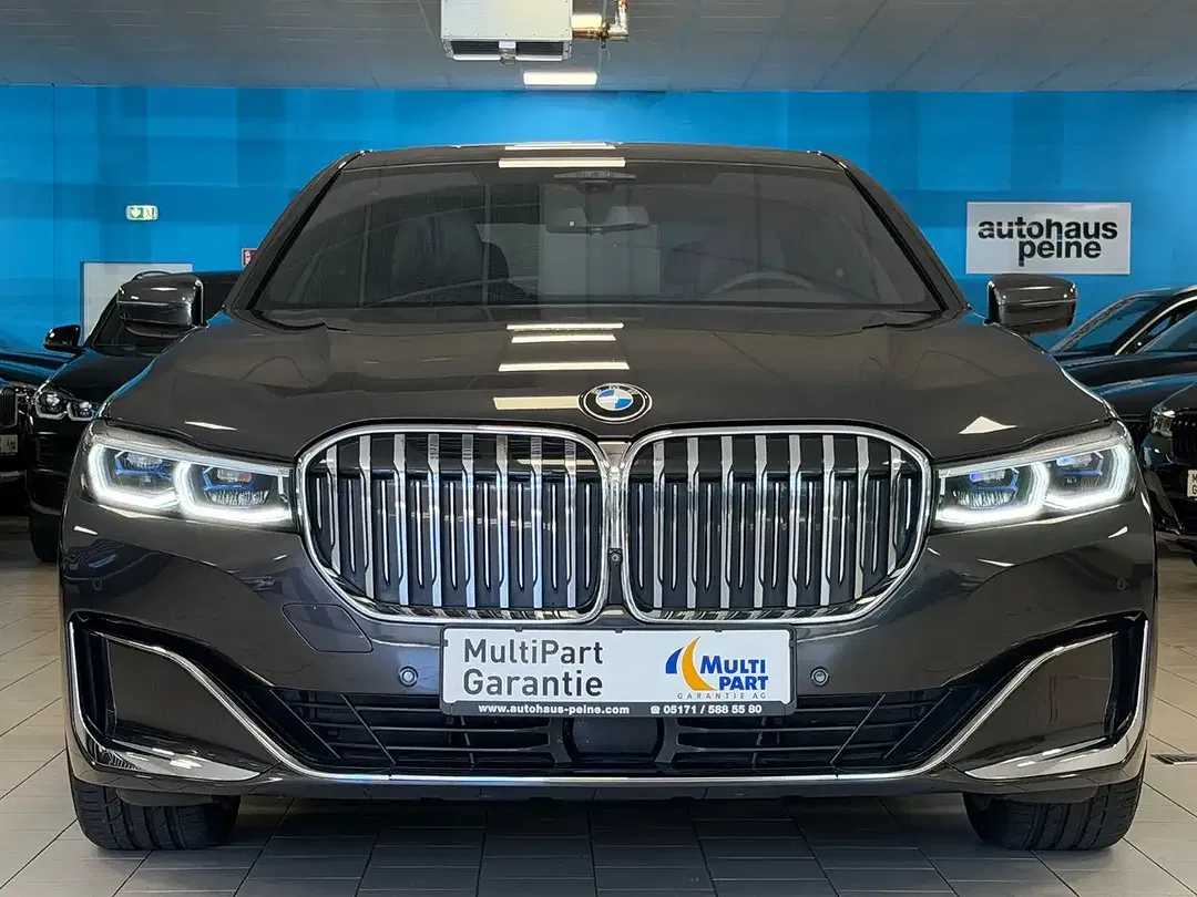 BMW 750 - Thumbnail 5