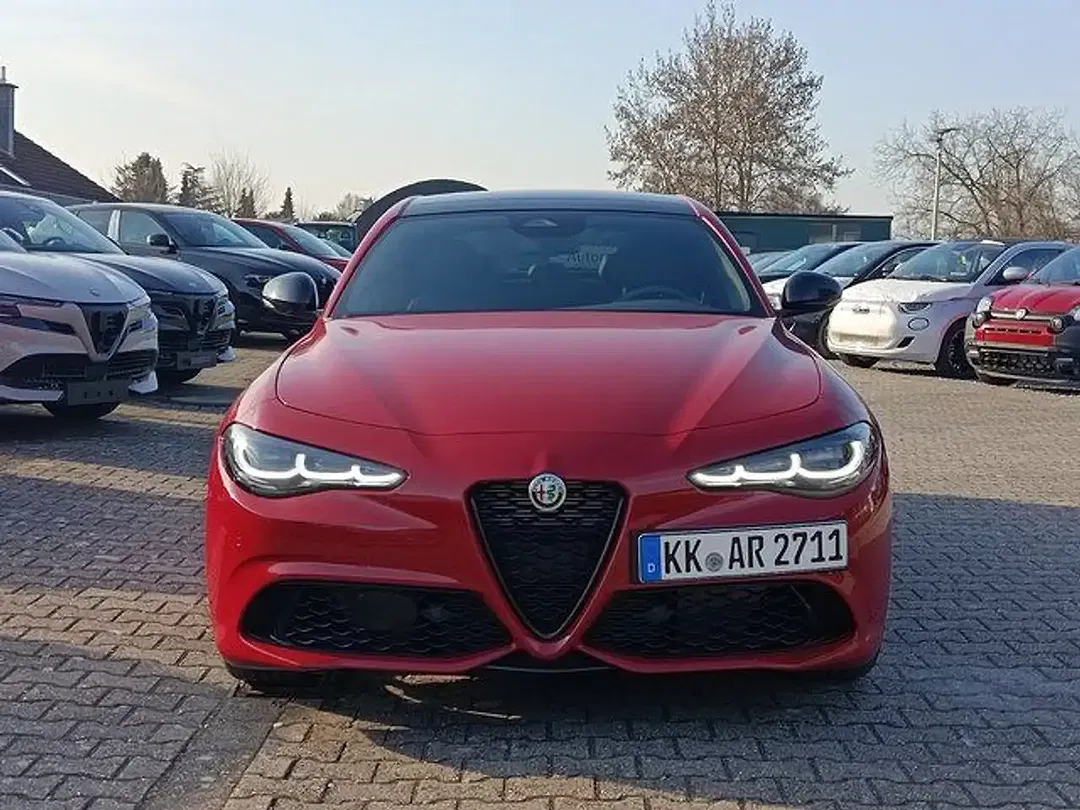 Alfa Romeo Giulia Q4 Veloce - Thumbnail 2