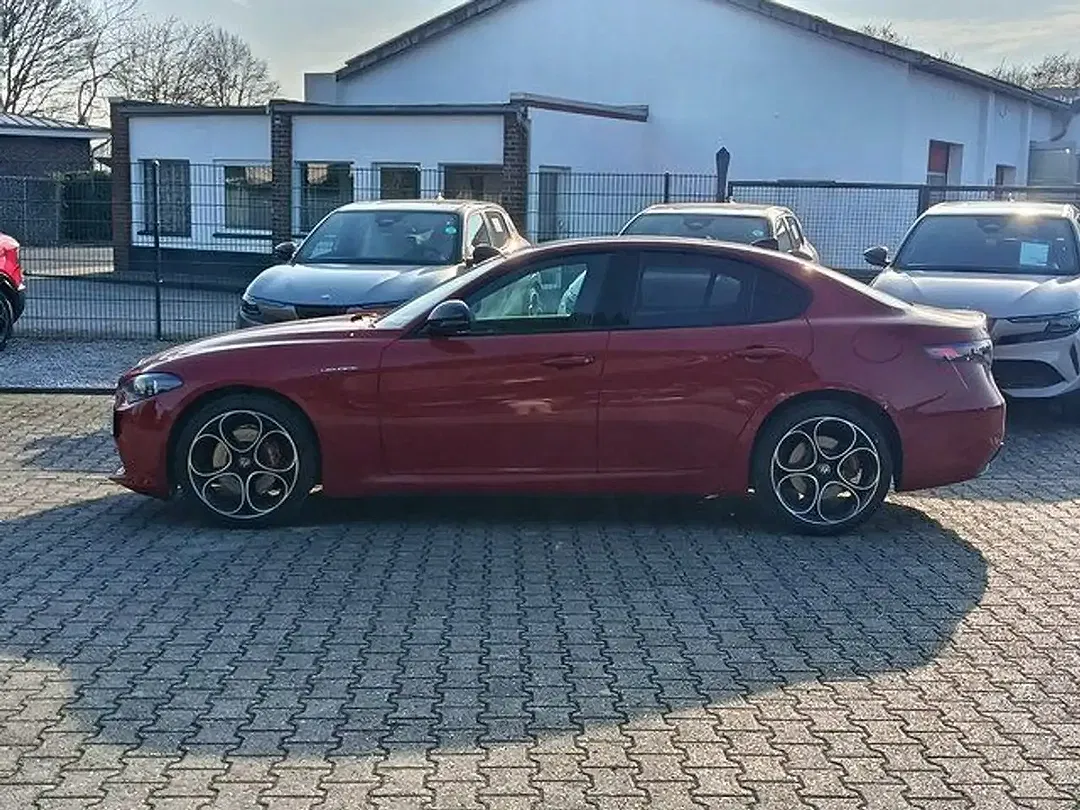 Alfa Romeo Giulia Q4 Veloce - Thumbnail 3