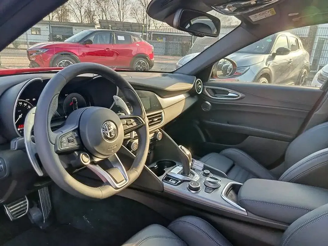 Alfa Romeo Giulia Q4 Veloce - Thumbnail 8